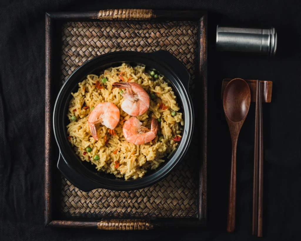 Photo d’illustration : Riz ou nouilles sautées · fruits de mer