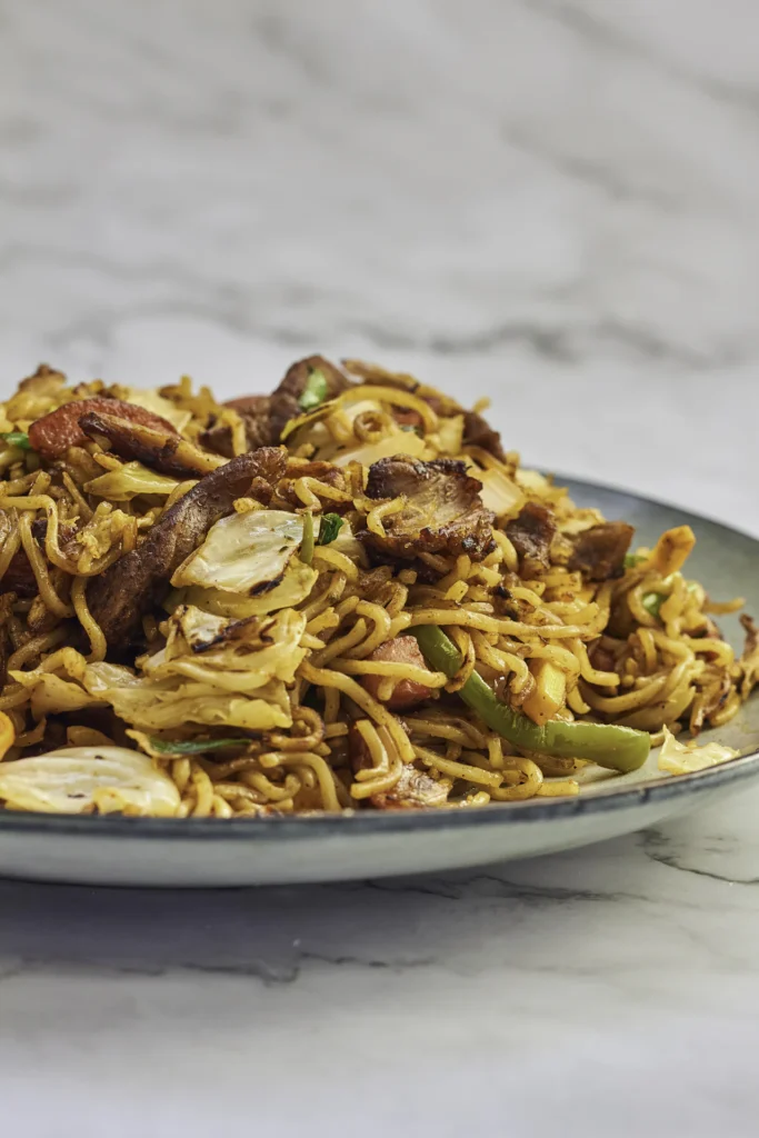 Photo d’illustration : Riz ou nouilles sautées · viande